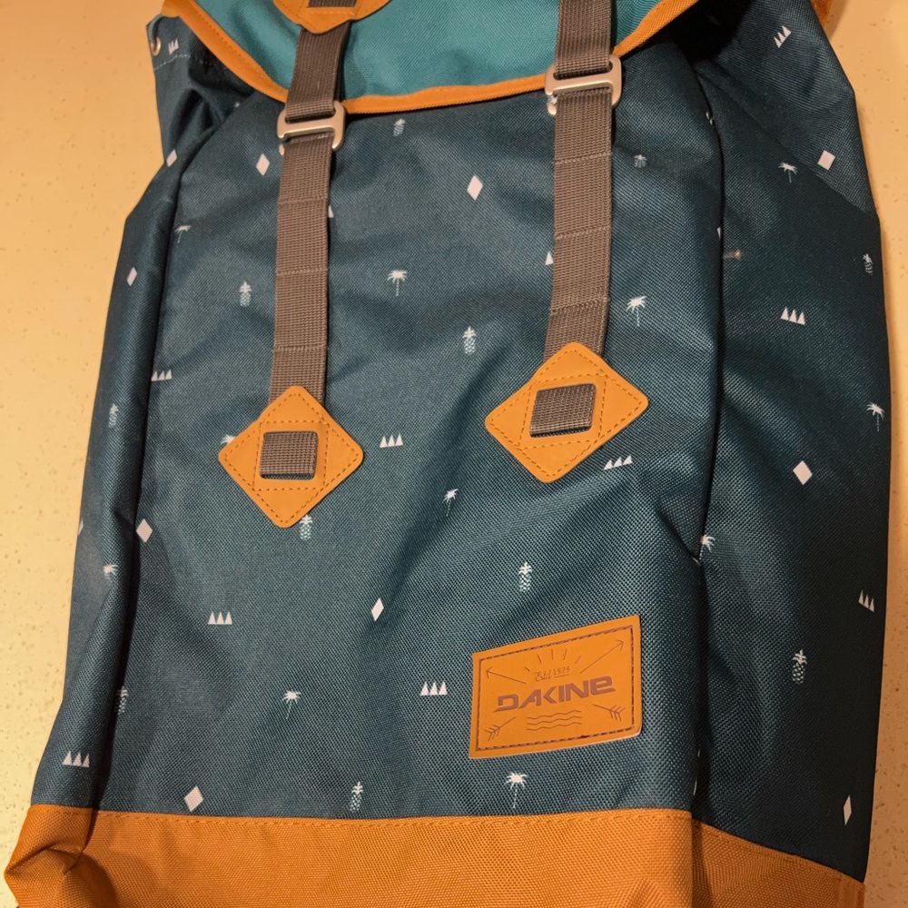Dakine NWOT Backpack Laptop Sleeve Side Zipper